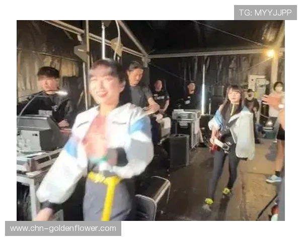 后台互动花絮曝光，选手趣味游戏增进交流